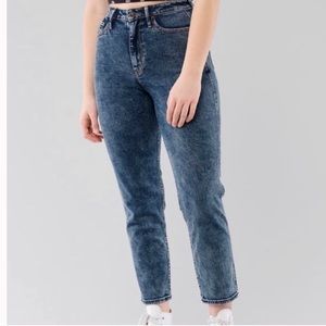 Hollister Dark Acid Wash Ultra High Rise Mom Jeans Size‎  28 or 7